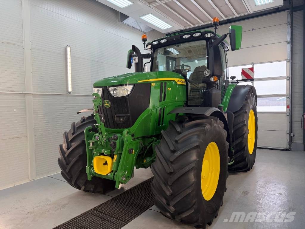 John Deere 6250 R Traktorit