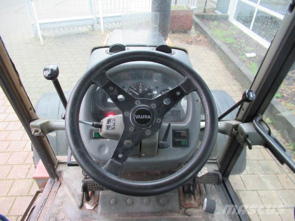 Valtra 700 4x2 VALMET Tractors