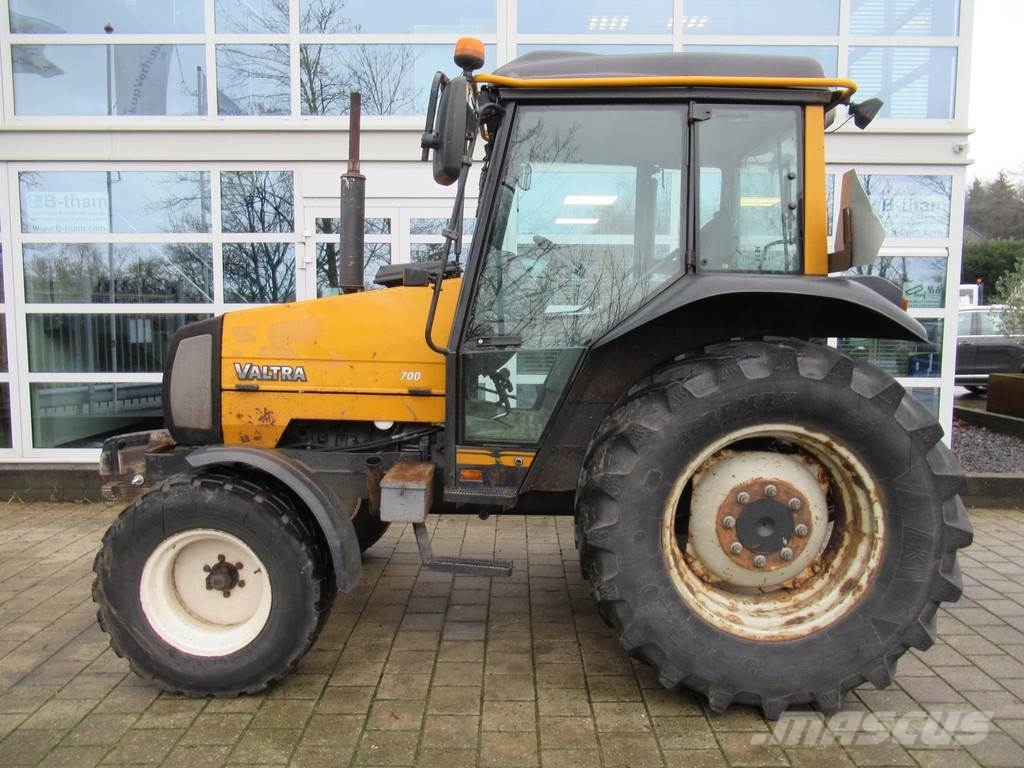 Valtra 700 4x2 VALMET Tractors