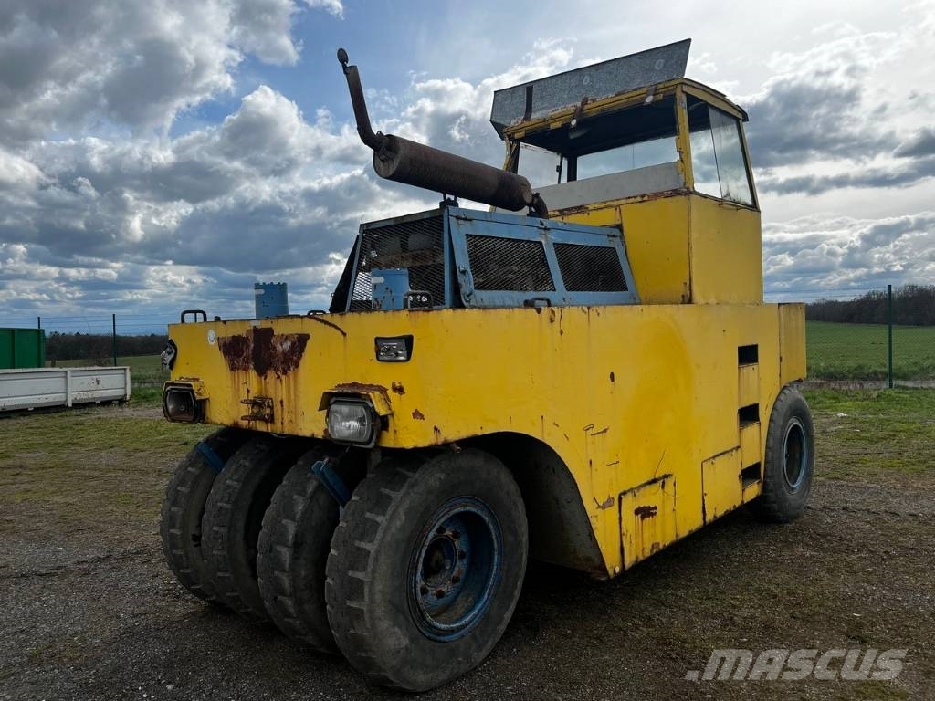 Hamm GRW 10 胶轮压路机