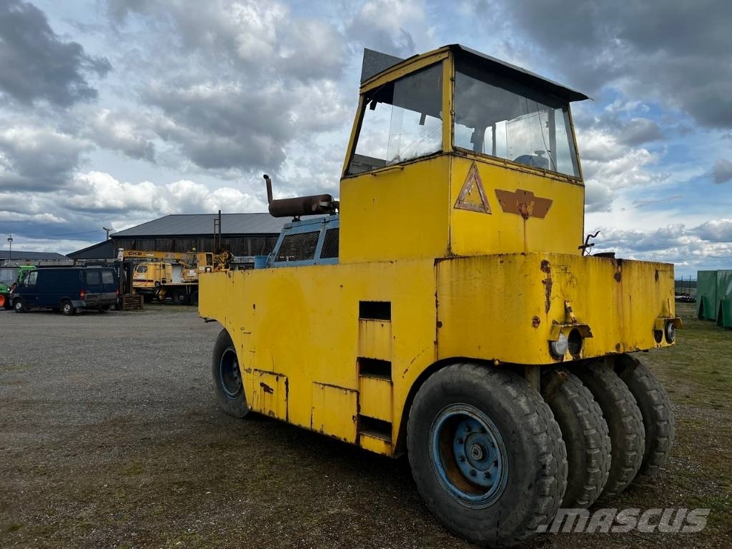 Hamm GRW 10 胶轮压路机