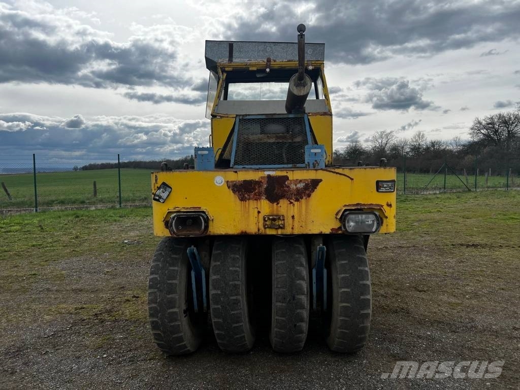 Hamm GRW 10 胶轮压路机