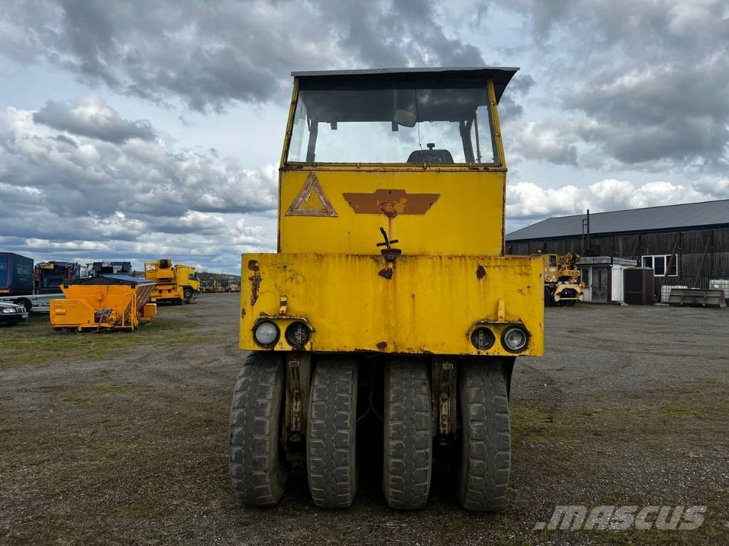Hamm GRW 10 胶轮压路机