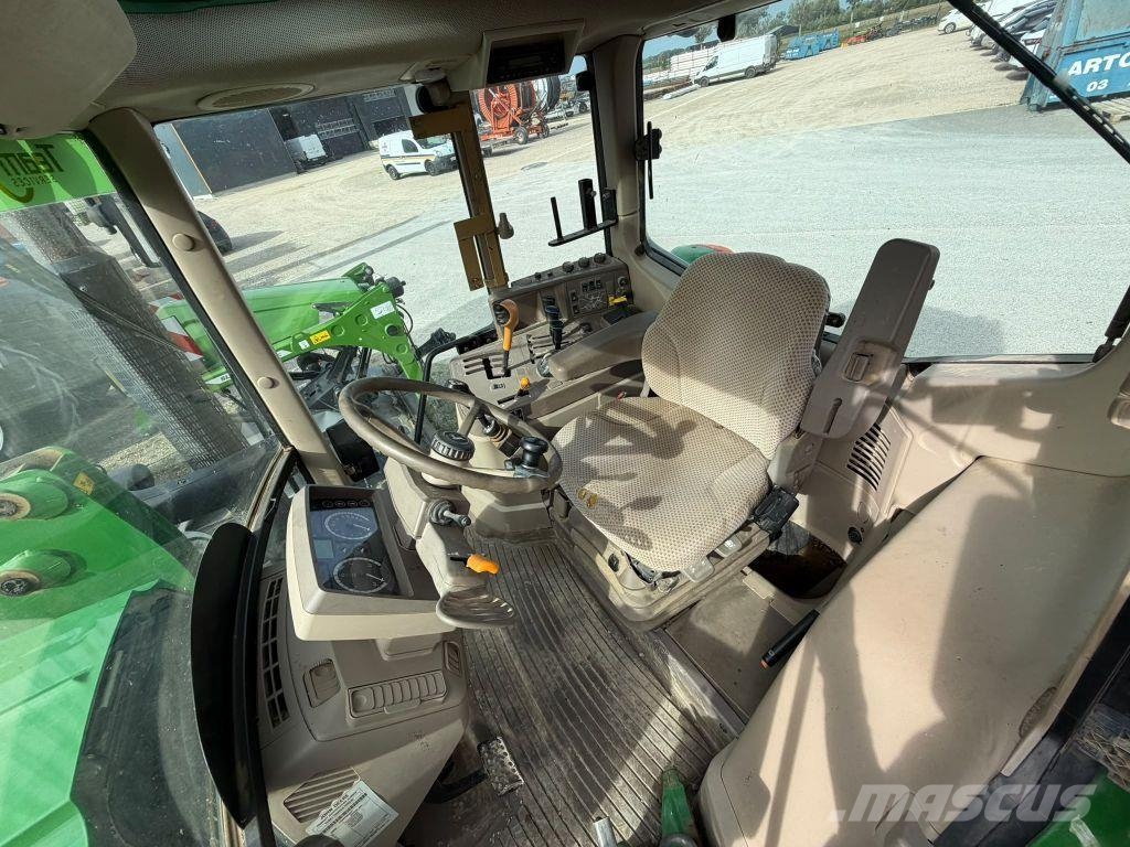 John Deere 6115M الجرارات