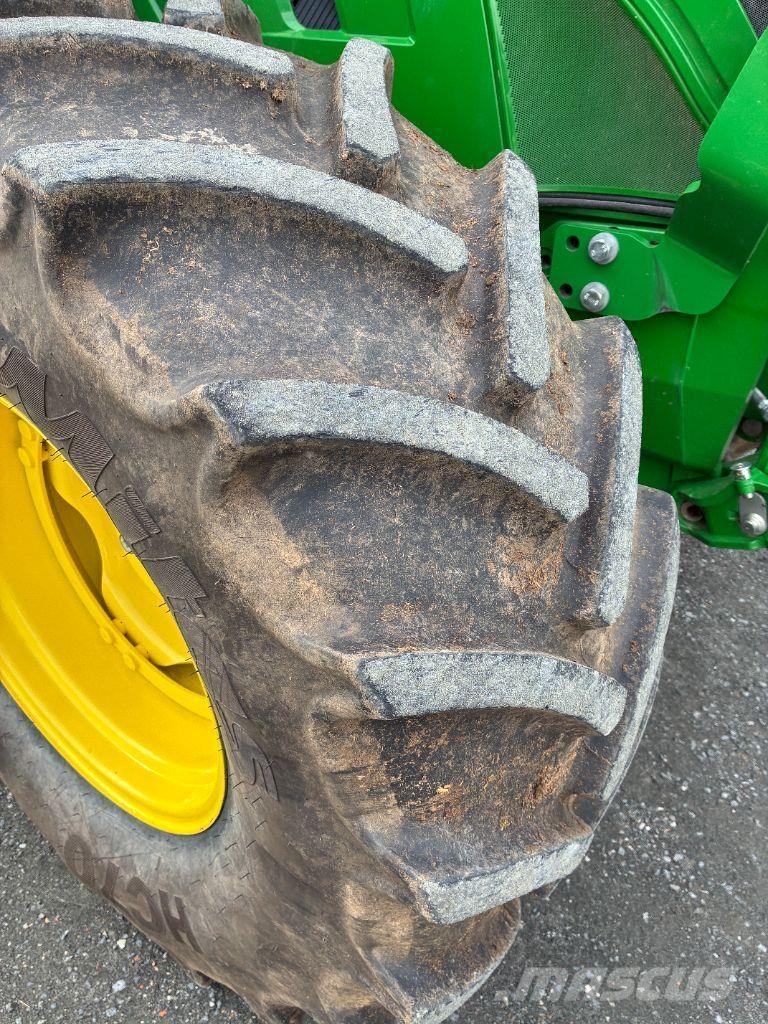 John Deere 6R 110 الجرارات