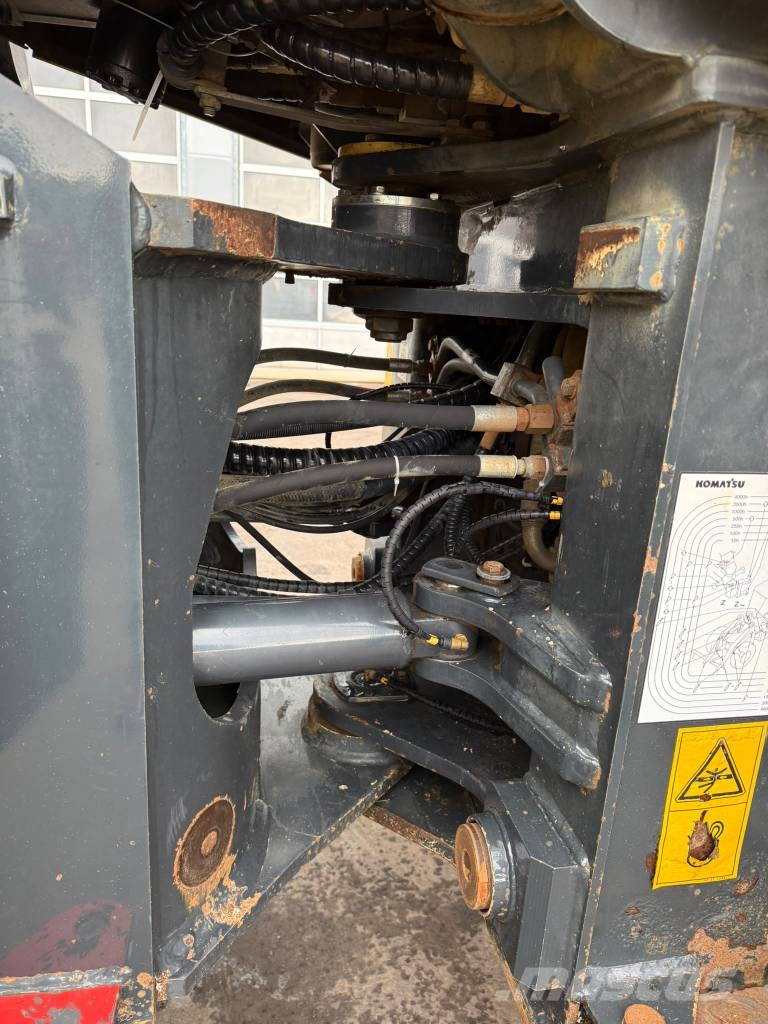 Komatsu WA250 PZ-6 //BJ. 2013 /8400H/SW/Gabel Radlader