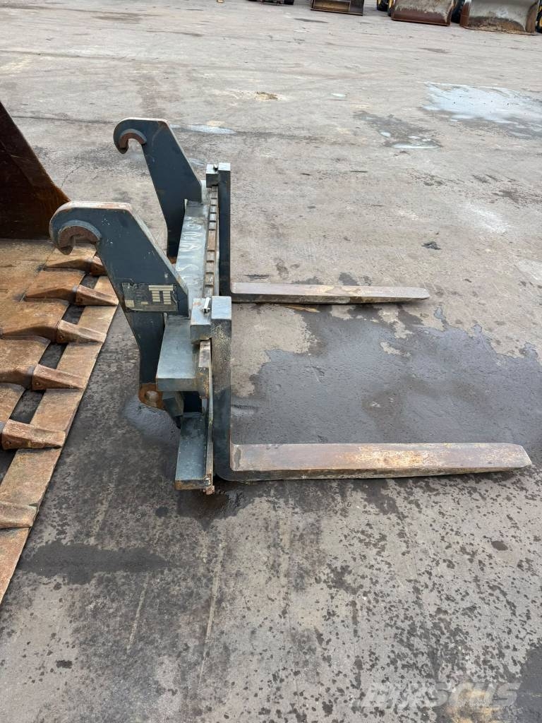 Komatsu WA250 PZ-6 //BJ. 2013 /8400H/SW/Gabel Radlader