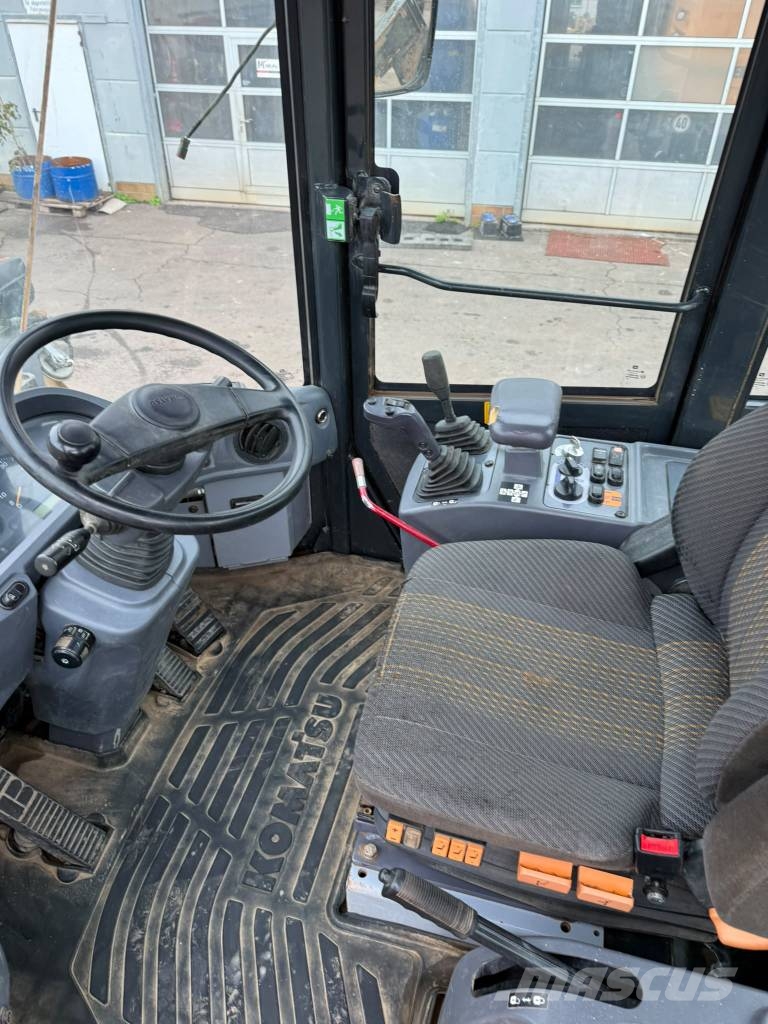 Komatsu WA250 PZ-6 //BJ. 2013 /8400H/SW/Gabel Radlader