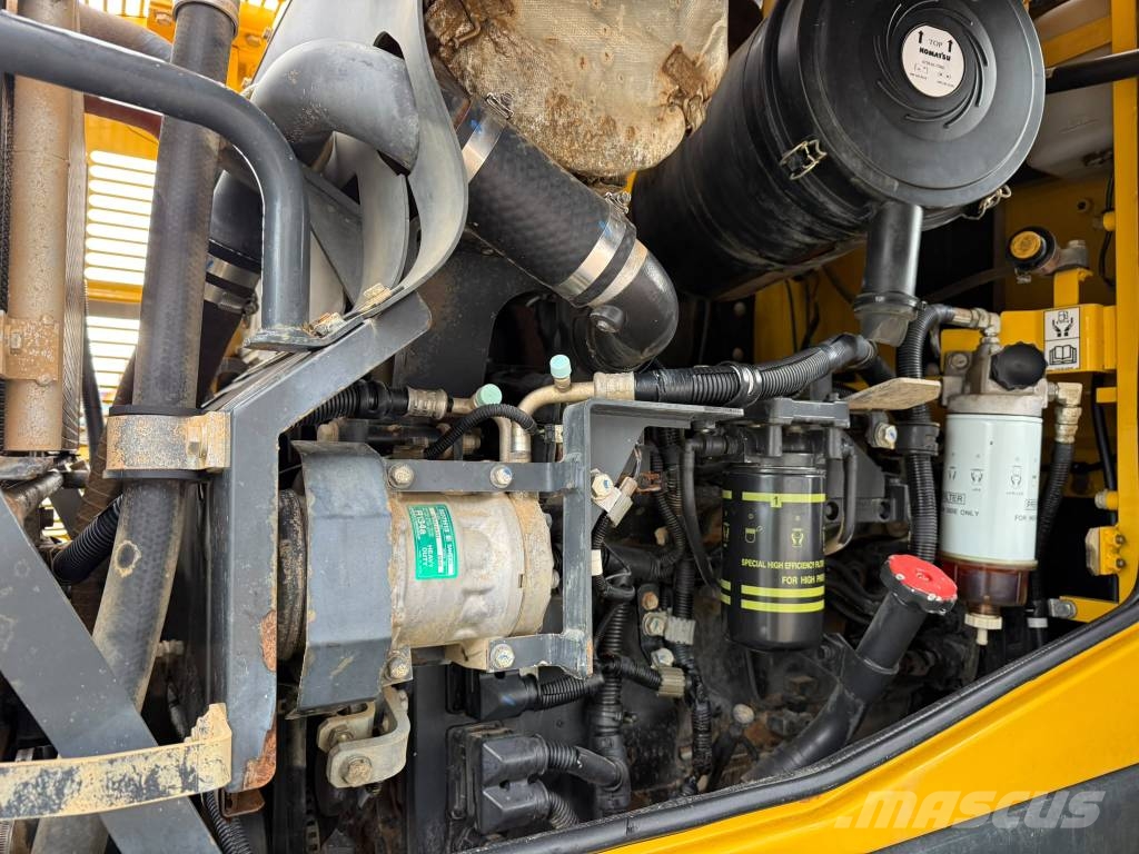 Komatsu WA250 PZ-6 //BJ. 2013 /8400H/SW/Gabel Radlader