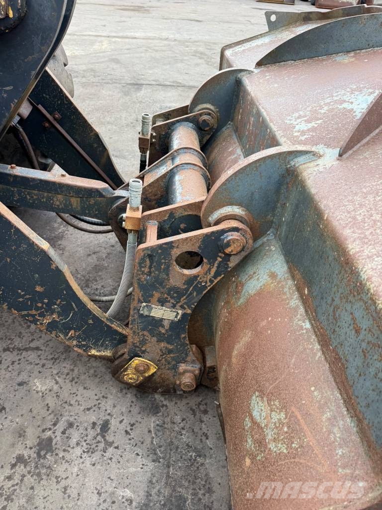 Komatsu WA250 PZ-6 //BJ. 2013 /8400H/SW/Gabel Radlader