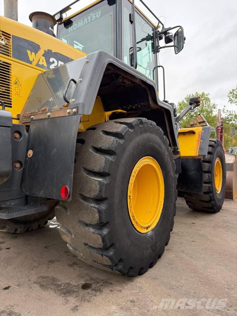 Komatsu WA250 PZ-6 //BJ. 2013 /8400H/SW/Gabel Radlader