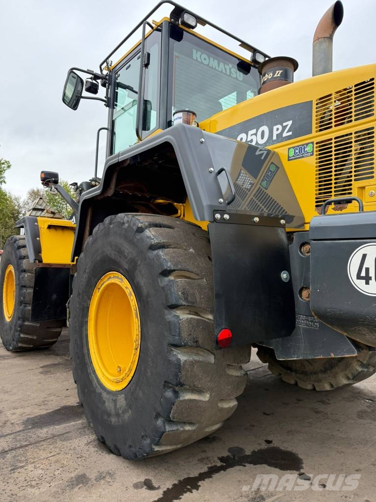 Komatsu WA250 PZ-6 //BJ. 2013 /8400H/SW/Gabel Radlader