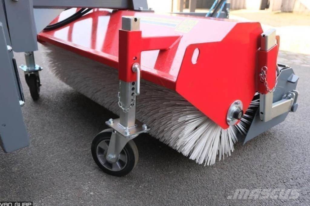 Eurotrac Veegmachine met hydraulische opvangbak 150cm Sweepers