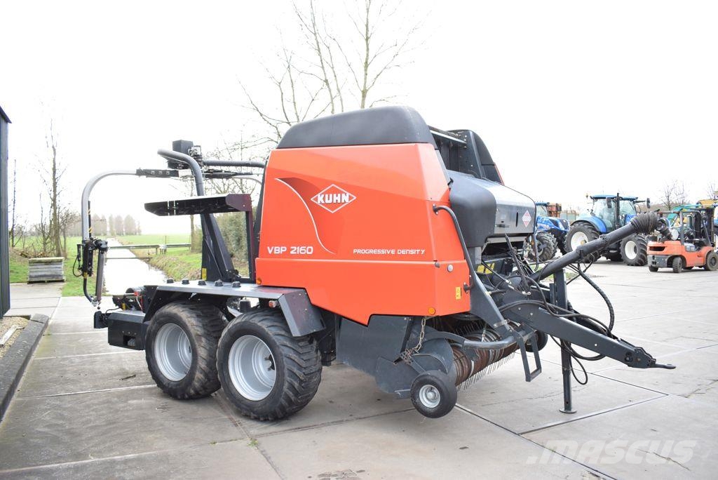 Kuhn VBP2160 pers/wikkelcombinatie Ronde-balenpersen