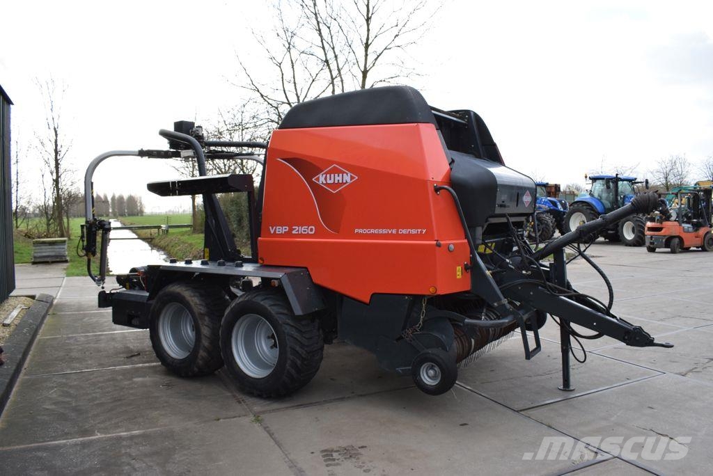 Kuhn VBP2160 pers/wikkelcombinatie Ronde-balenpersen