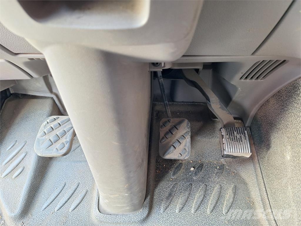 DAF LF 230 FA Camiones con chasís y cabina