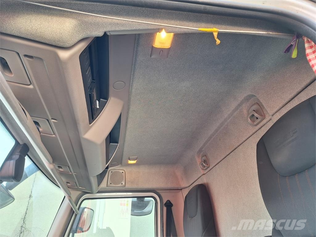 DAF LF 230 FA Camiones con chasís y cabina