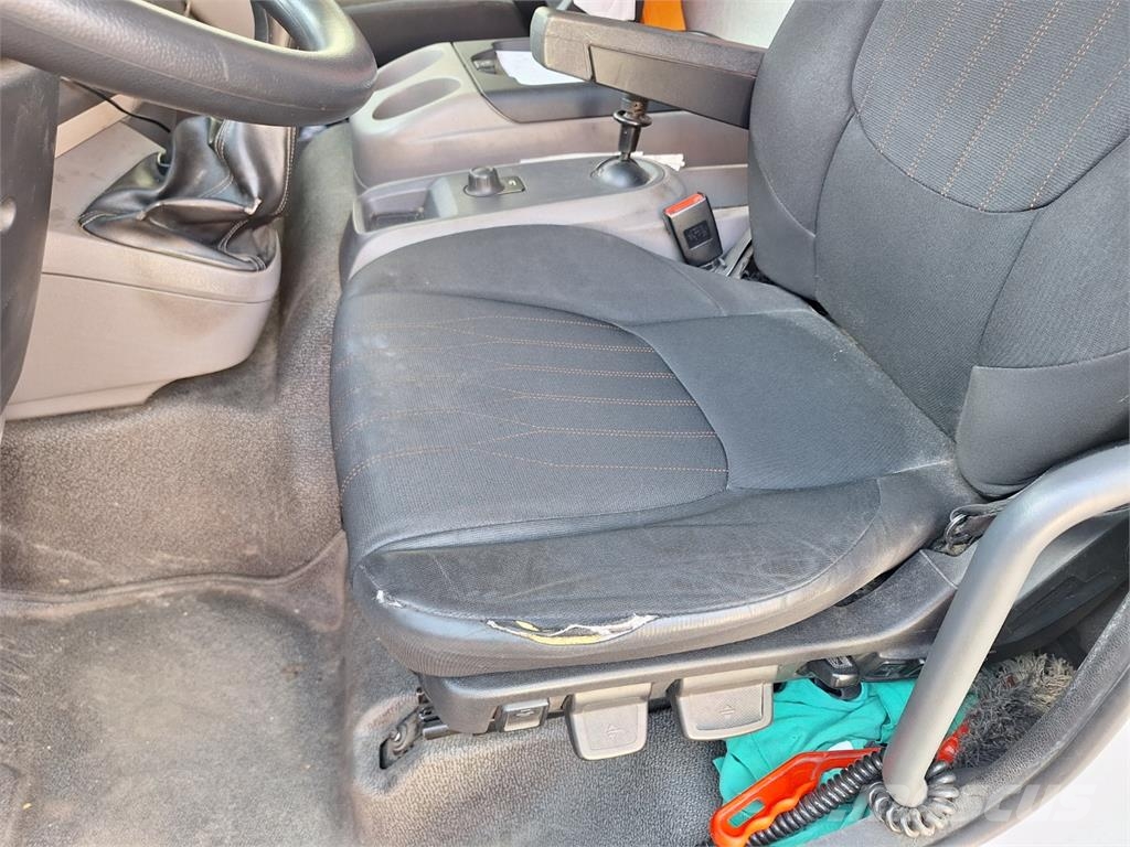 DAF LF 230 FA Camiones con chasís y cabina