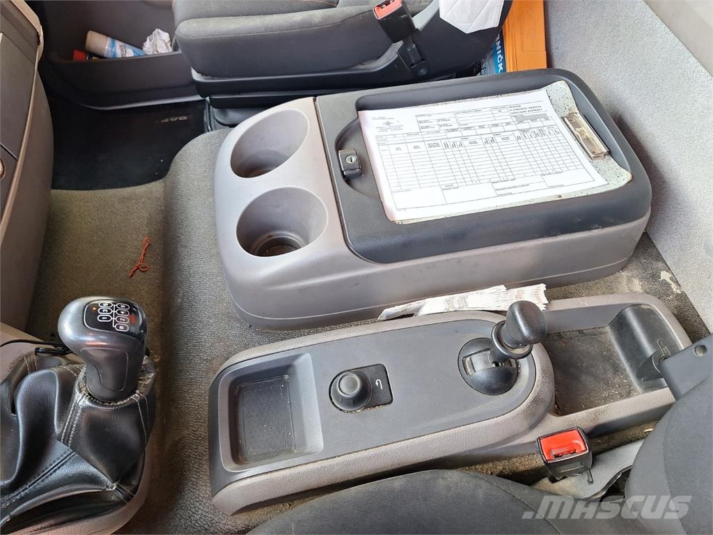 DAF LF 230 FA Camiones con chasís y cabina