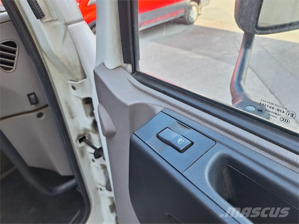 DAF LF 230 FA Camiones con chasís y cabina