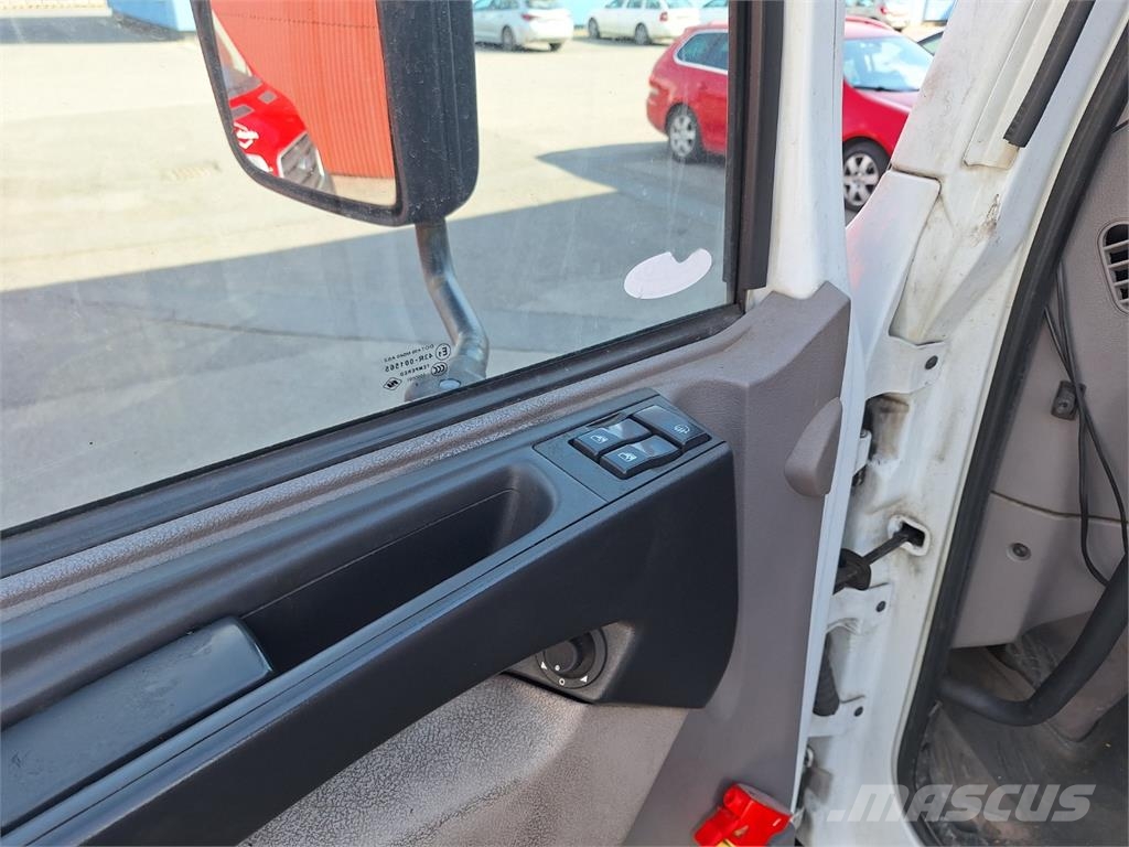 DAF LF 230 FA Camiones con chasís y cabina