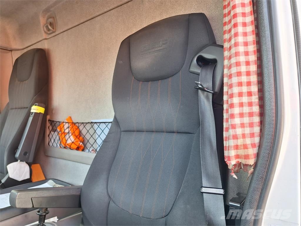 DAF LF 230 FA Camiones con chasís y cabina