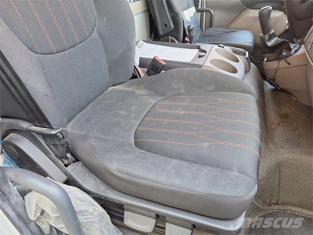 DAF LF 230 FA Camiones con chasís y cabina