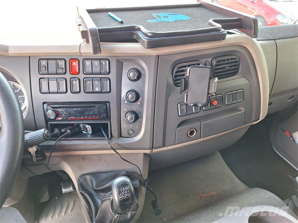 DAF LF 230 FA Camiones con chasís y cabina