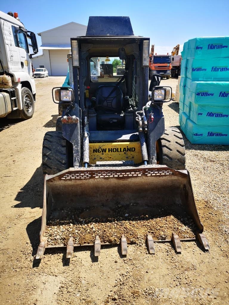 New Holland L 175 Skid steer loderler