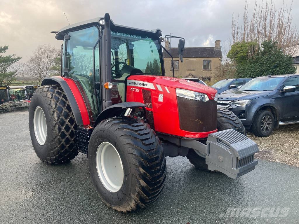 Massey Ferguson 4709 جرارات مدمجة