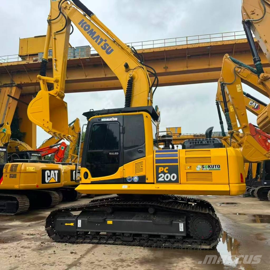 Komatsu PC 200 Гусеничні екскаватори