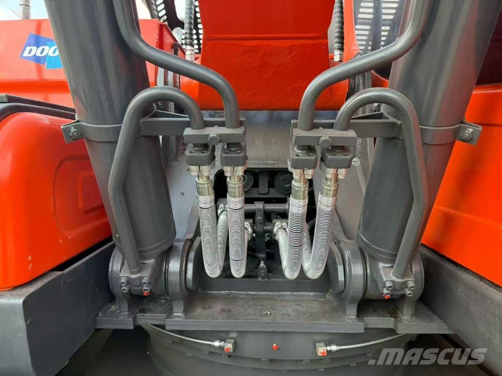 Doosan DX 225 LC Excavatoare pe șenile