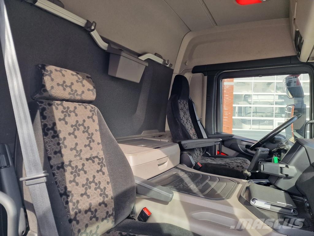 Scania P280 4x2 - Box with sidedoors - Loadlift - Full ai Bakwagens met gesloten opbouw