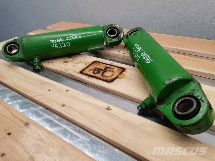 John Deere 6332 piston lift 018478.0} Výložníky a lžíce