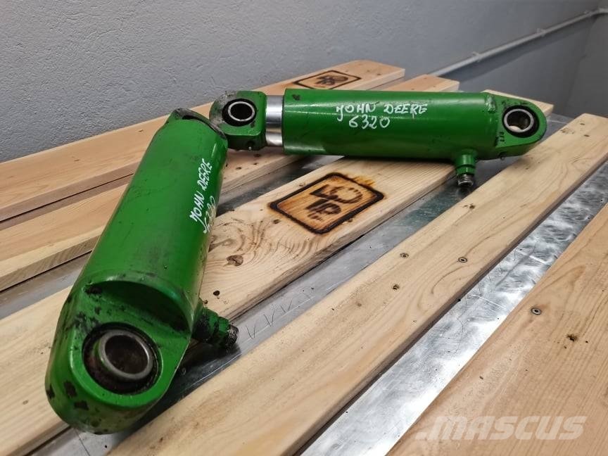 John Deere 6332 piston lift 018478.0} Výložníky a lžíce