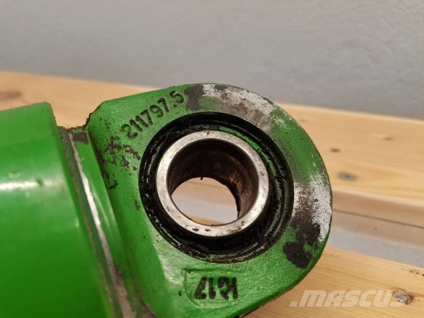John Deere 6332 piston lift 018478.0} Výložníky a lžíce