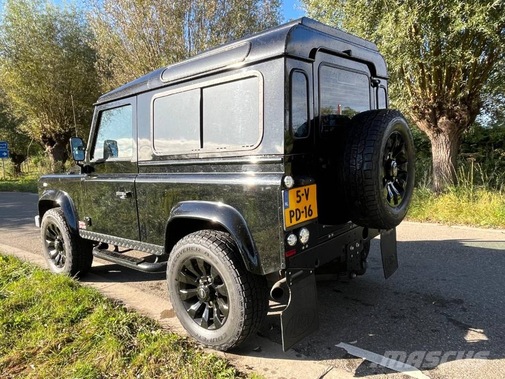 Land Rover Defender X tech with black pack Voiture