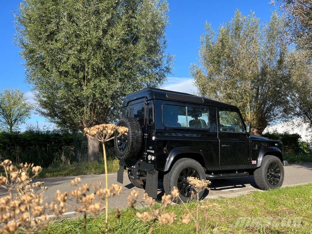 Land Rover Defender X tech with black pack Voiture