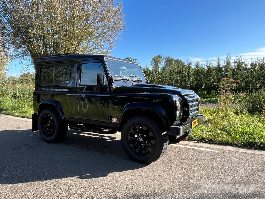 Land Rover Defender X tech with black pack Voiture