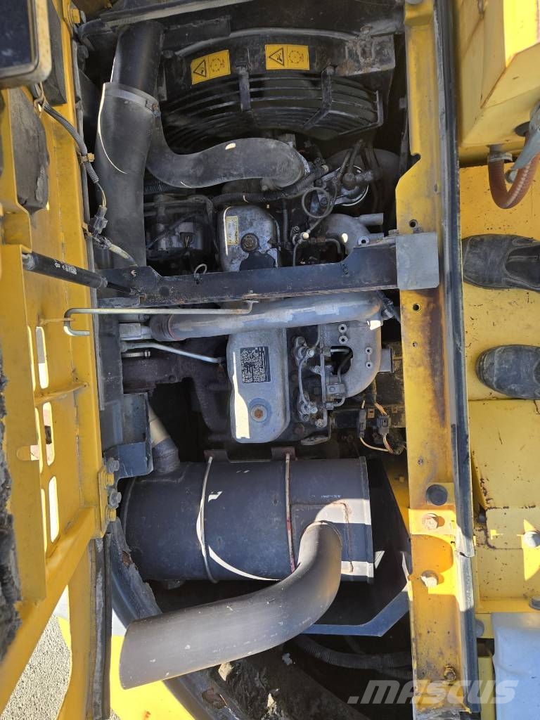 New Holland E 135 SR Bageri guseničari