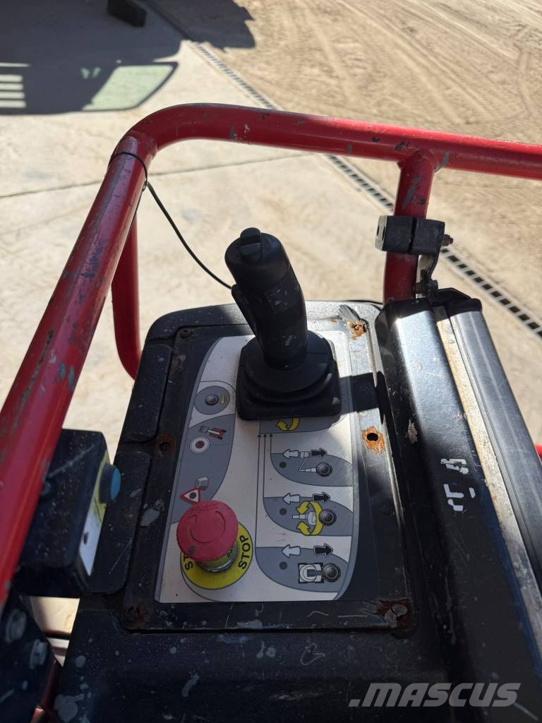 Manitou 100 VJR 인원/화물 앨리베이터
