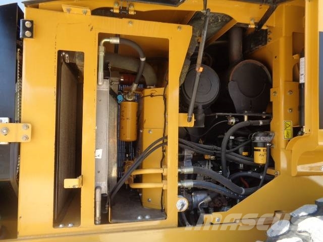 CAT 930 G Naudoti ratiniai krautuvai