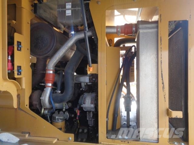 CAT 930 G Naudoti ratiniai krautuvai