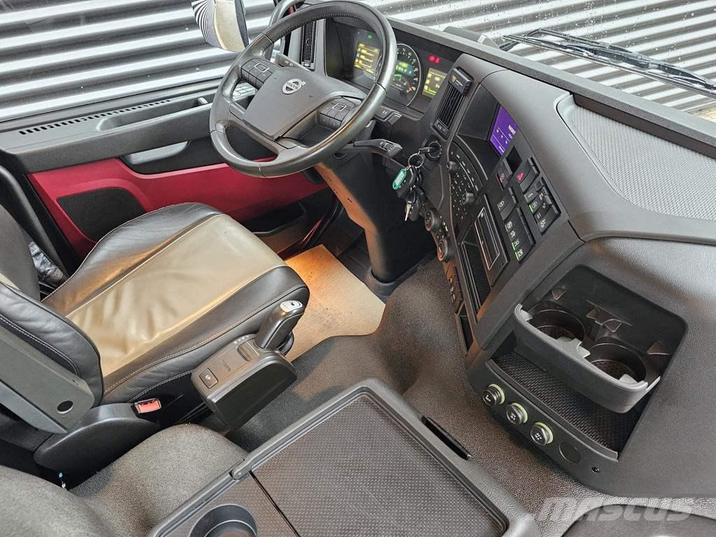 Volvo FMX 330 6x2*4 / HIAB CRANE KRAN / CONTAINER SYSTEM Camiones grúa