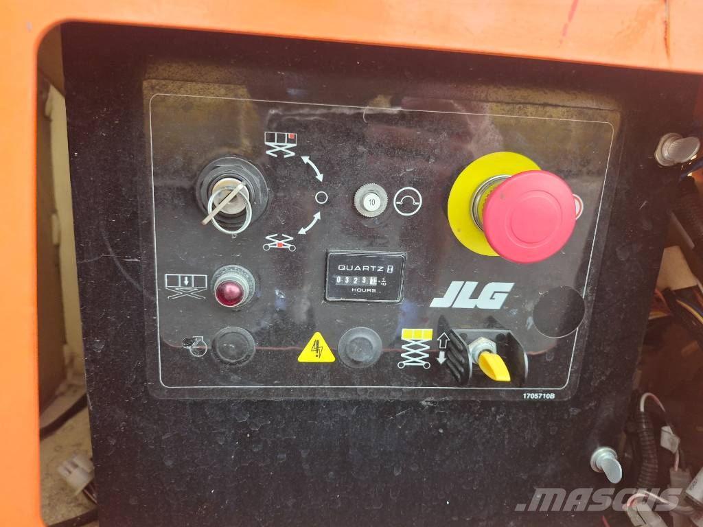 JLG 4096LE + Outiggers (Multiple units available) رافعات مقصية الشكل