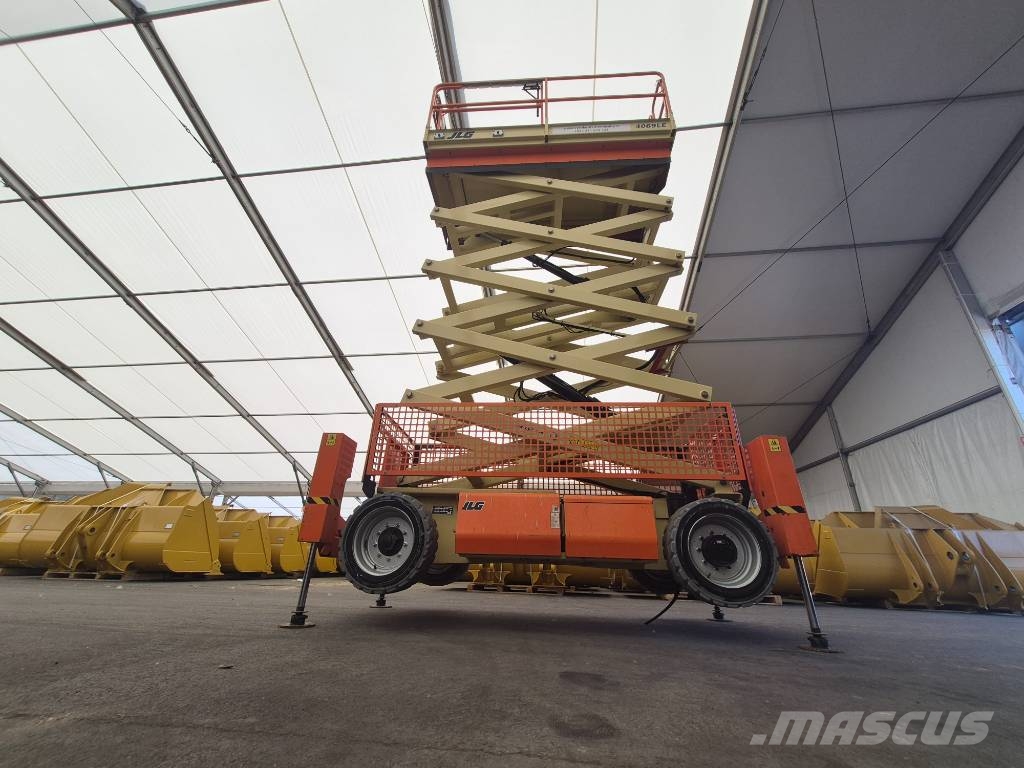 JLG 4096LE + Outiggers (Multiple units available) رافعات مقصية الشكل