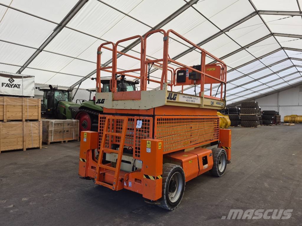 JLG 4096LE + Outiggers (Multiple units available) رافعات مقصية الشكل