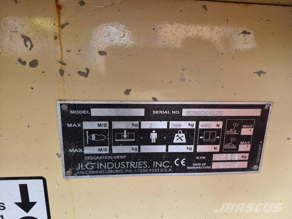 JLG 4096LE + Outiggers (Multiple units available) رافعات مقصية الشكل