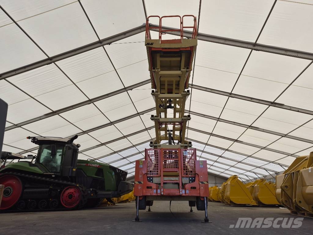 JLG 4096LE + Outiggers (Multiple units available) رافعات مقصية الشكل