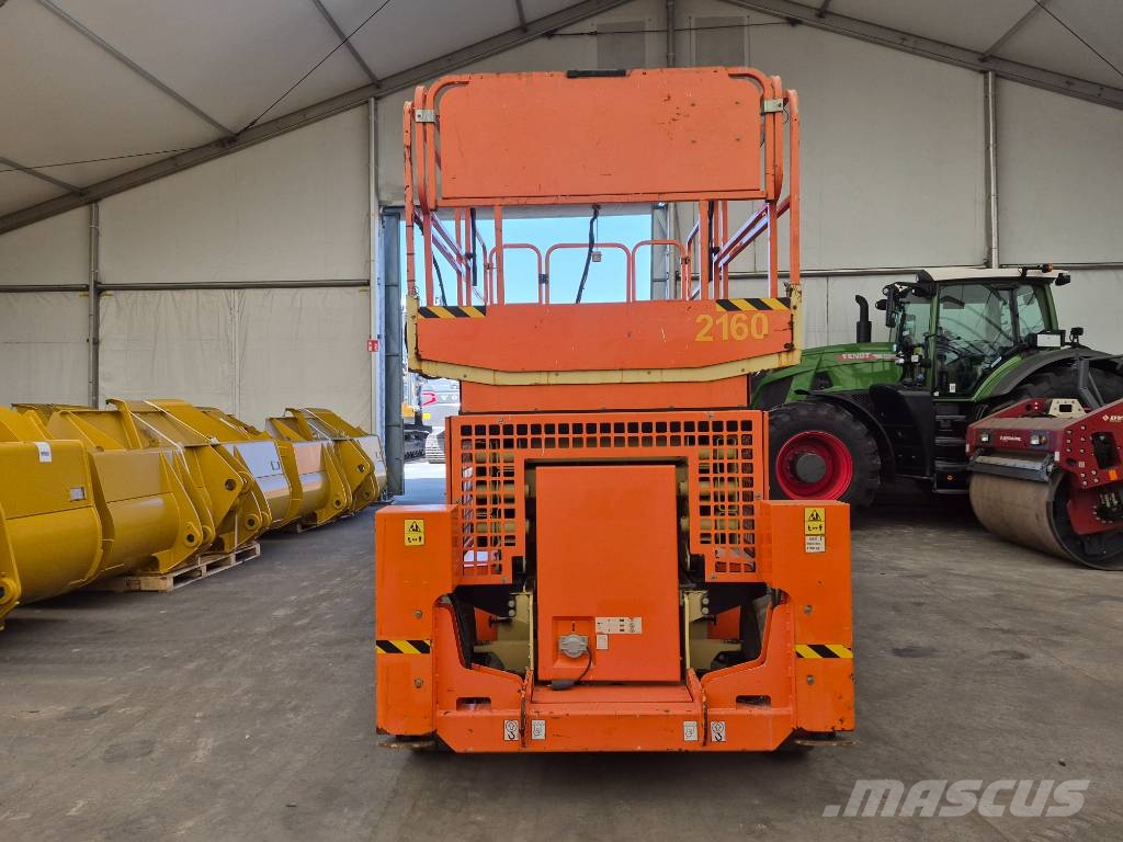 JLG 4096LE + Outiggers (Multiple units available) رافعات مقصية الشكل